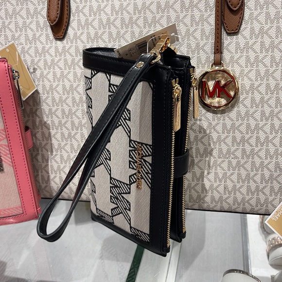 MICHAEL KORS JET SET TRAVEL 35S3GTVW7J LIGHT SAGE LG DOUBLE ZIP WRISTLET-WALLET- - Picture 15 of 16